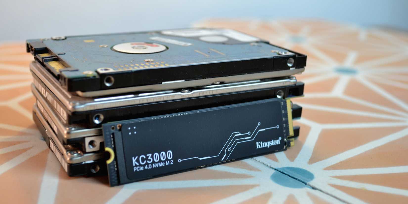 kingston kc3000 drive in front of old drives
