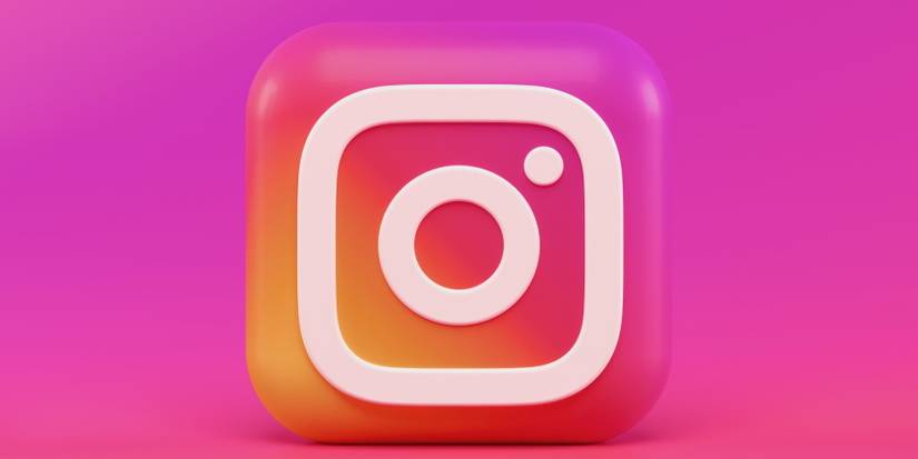 Instagram icon in pink and orange 