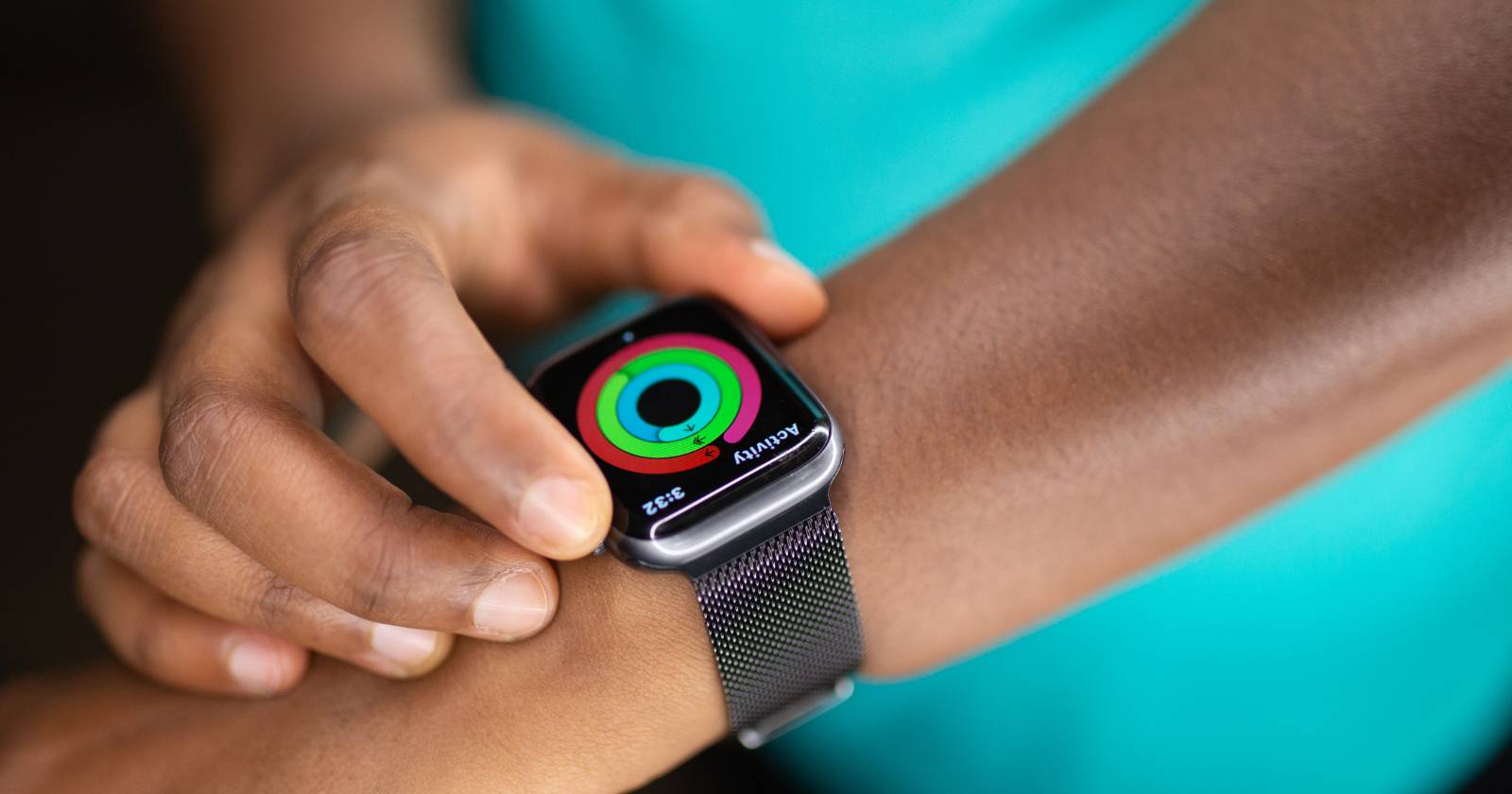 How to Stop Siri Announcing Fitness Notifications on Your Apple Watch