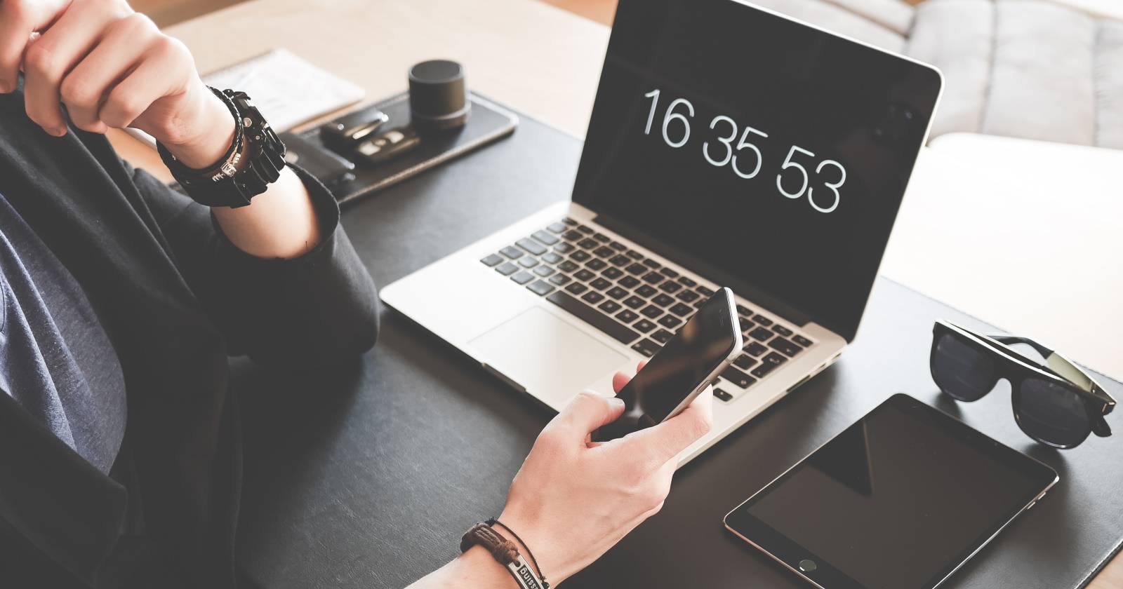 8 Ways to Fix the Black Desktop Background Display Issue on Windows