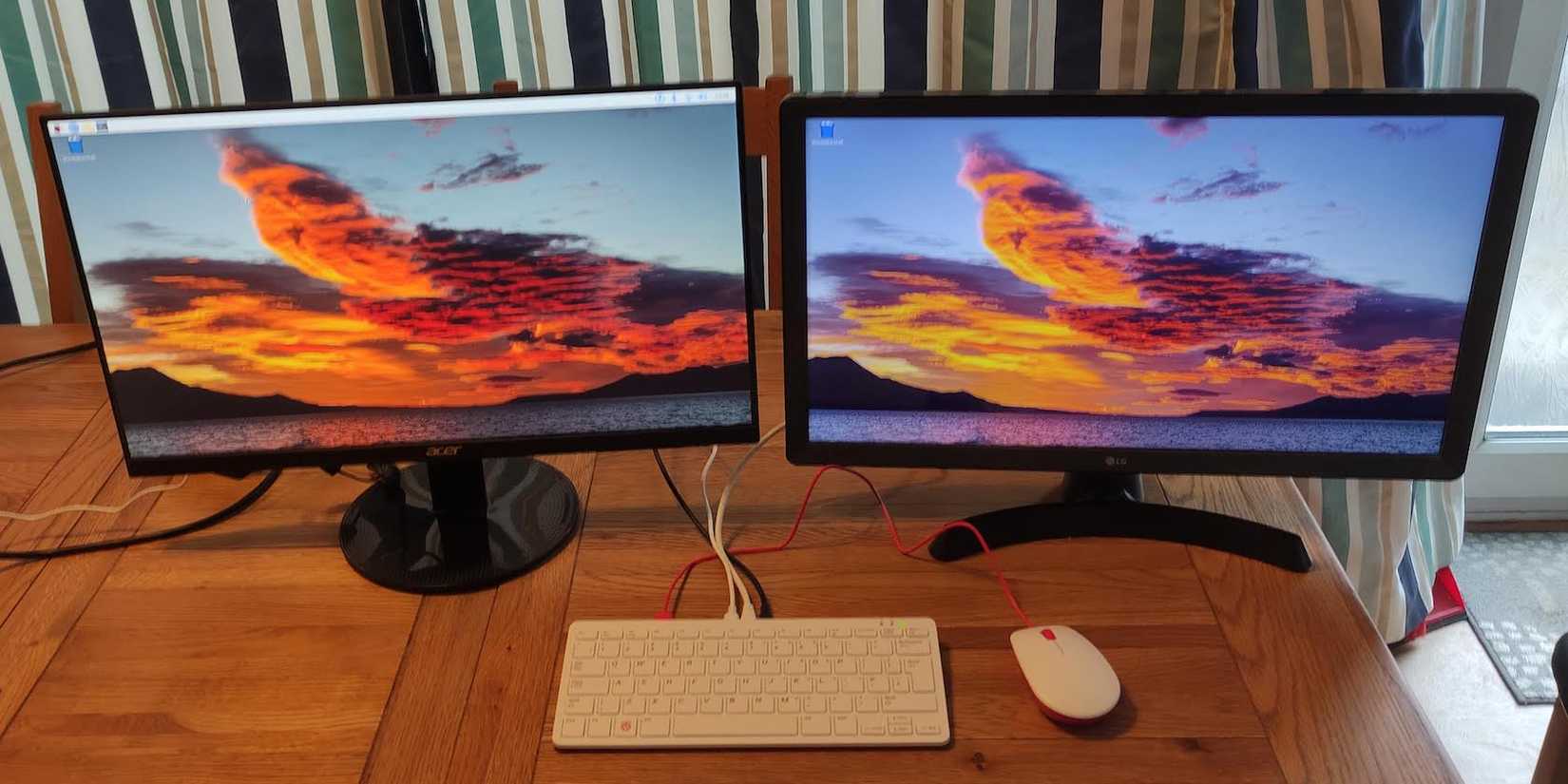Raspberry Pi 400 connected to two monitors