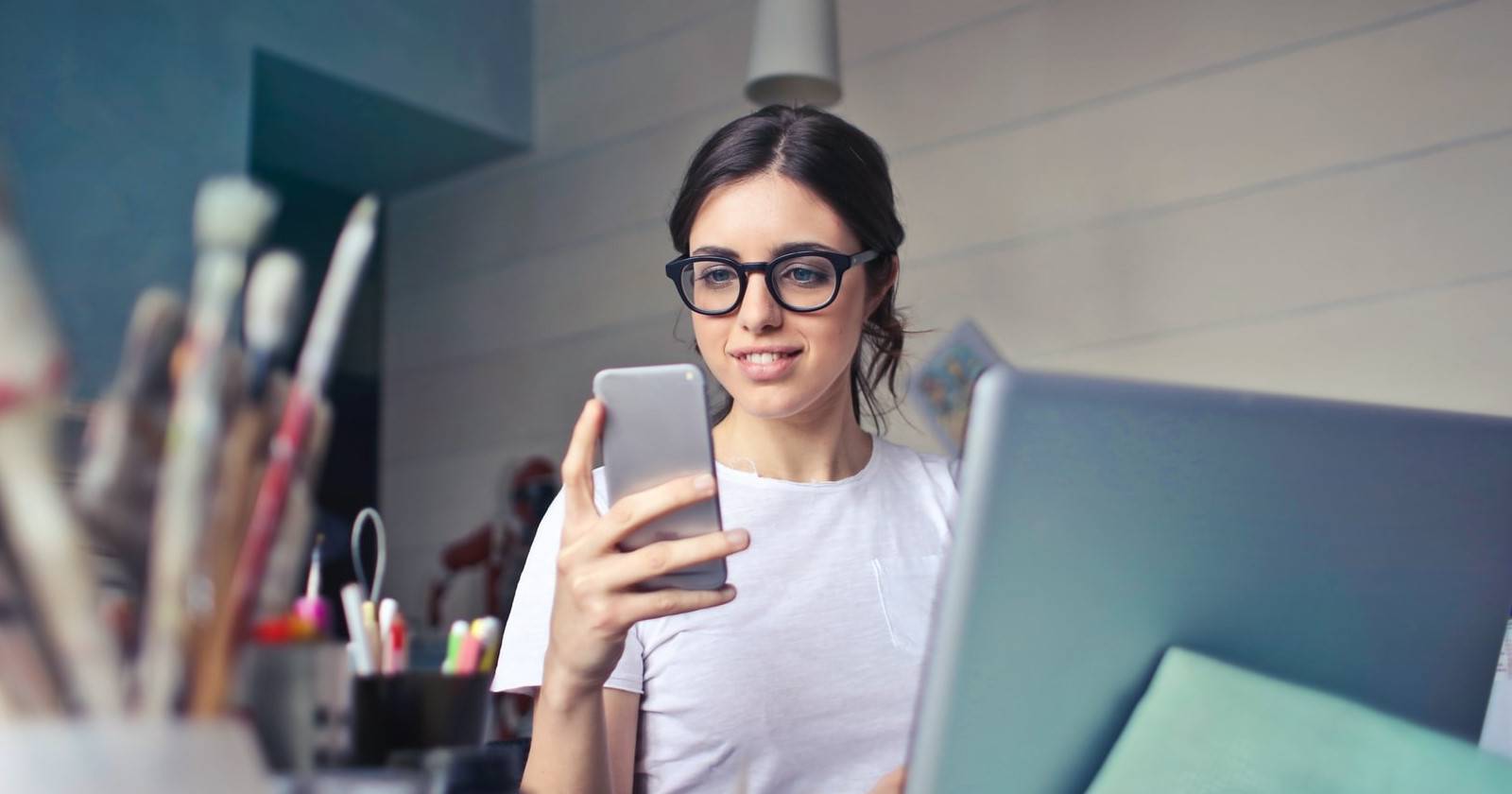 How to Use Your Big Android Phone With Just One Hand