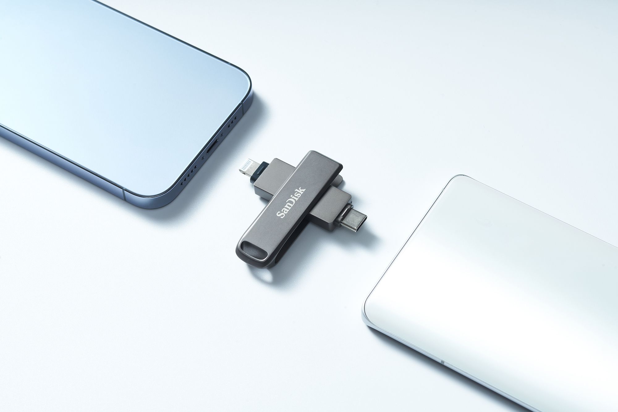 7 Ways the SanDisk iXpand Flash Drive Luxe Makes Mobile File