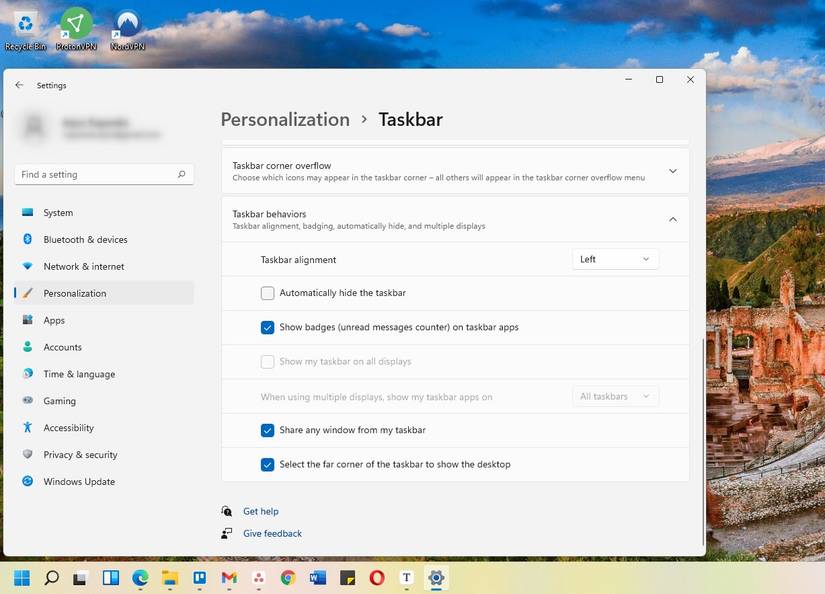 Left-aligned icons on the Windows 11 Taskbar