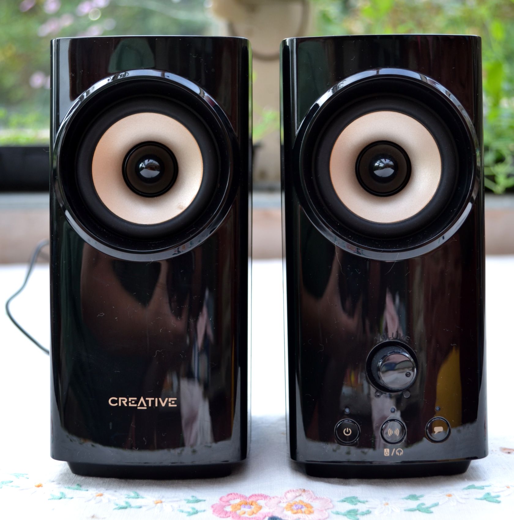 creative t60 speakers front side by side