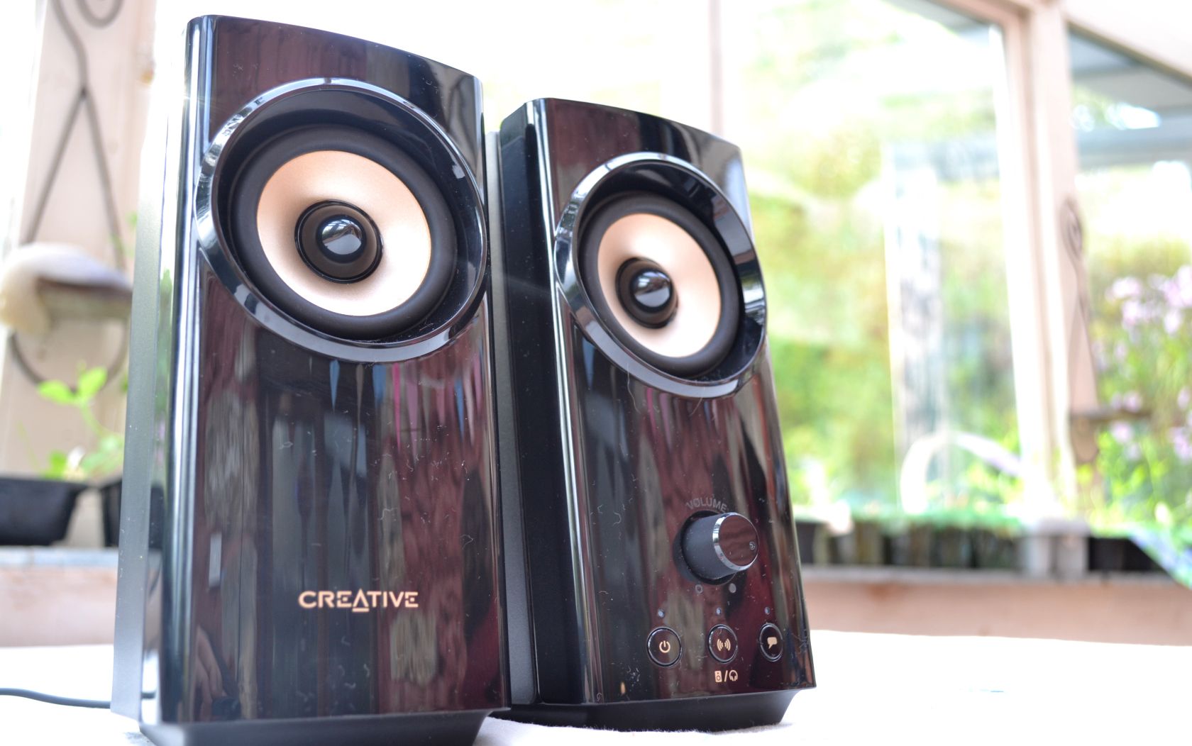 creative t60 speakers side by side