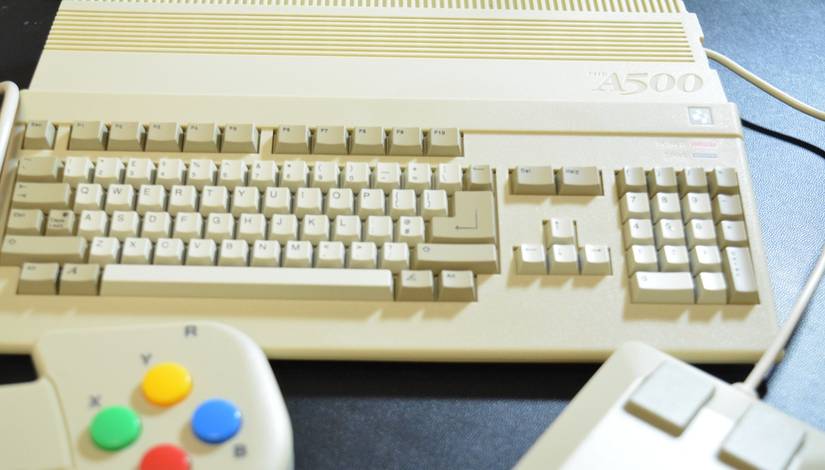 D*e様 Commodore Amiga A500 mini セット THEA500_Mini_group_shot_with_b