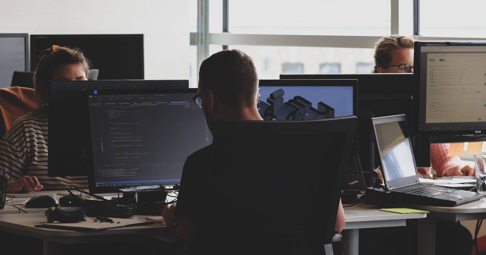 Shared Computer Concerns 7 Things You Shouldn't Do on a Shared or Public Computer