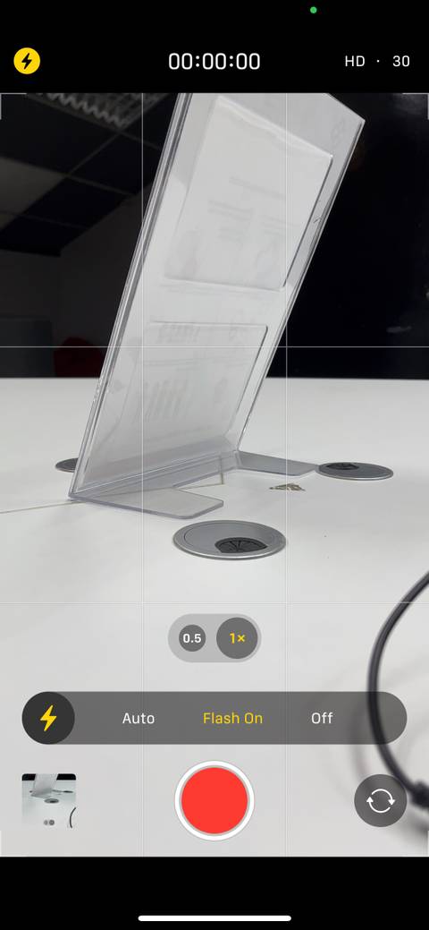 turn on iphone camera flash