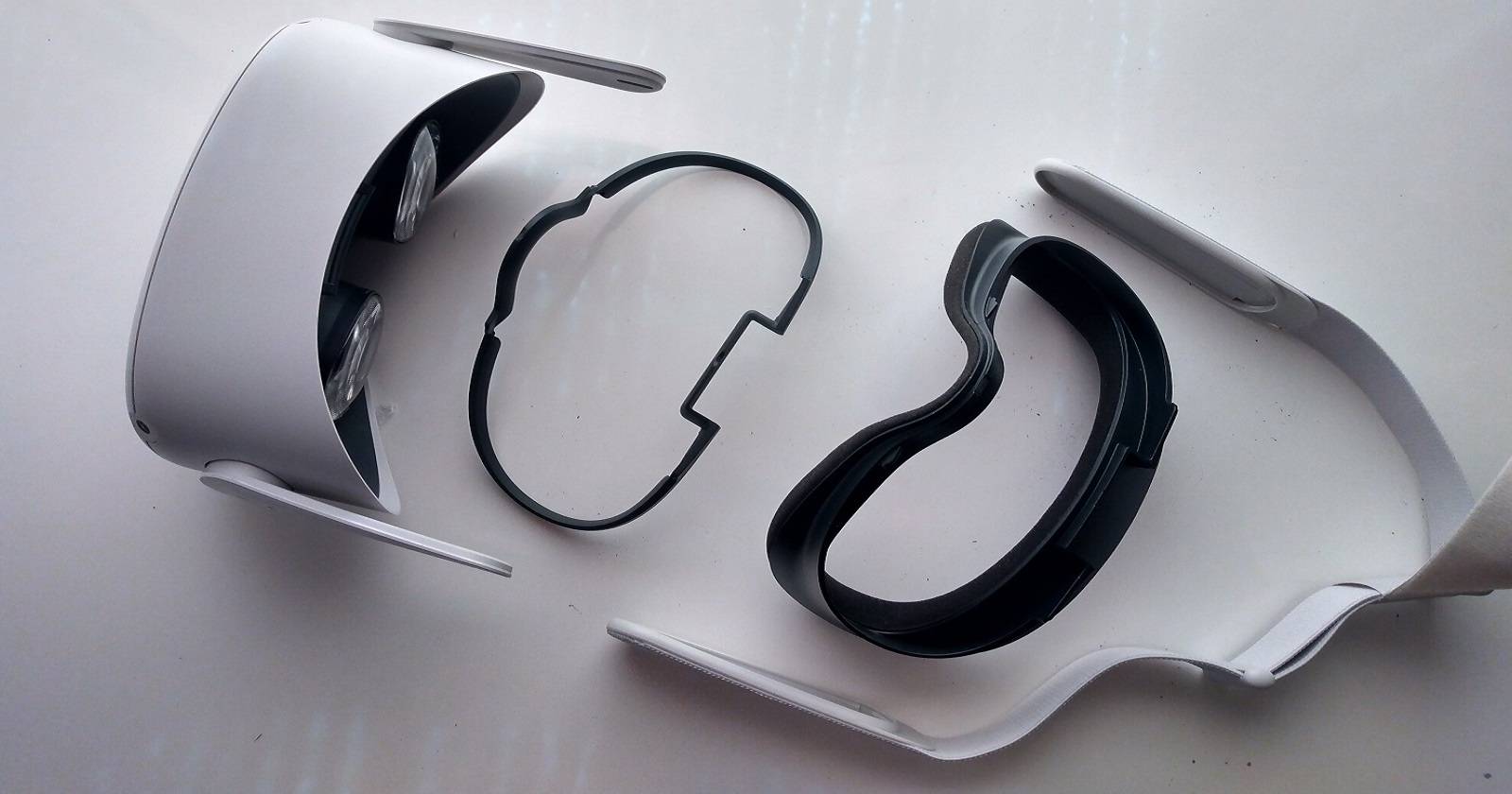 How to Detach the Strap and Faceplate(s) From Your Oculus Quest 2