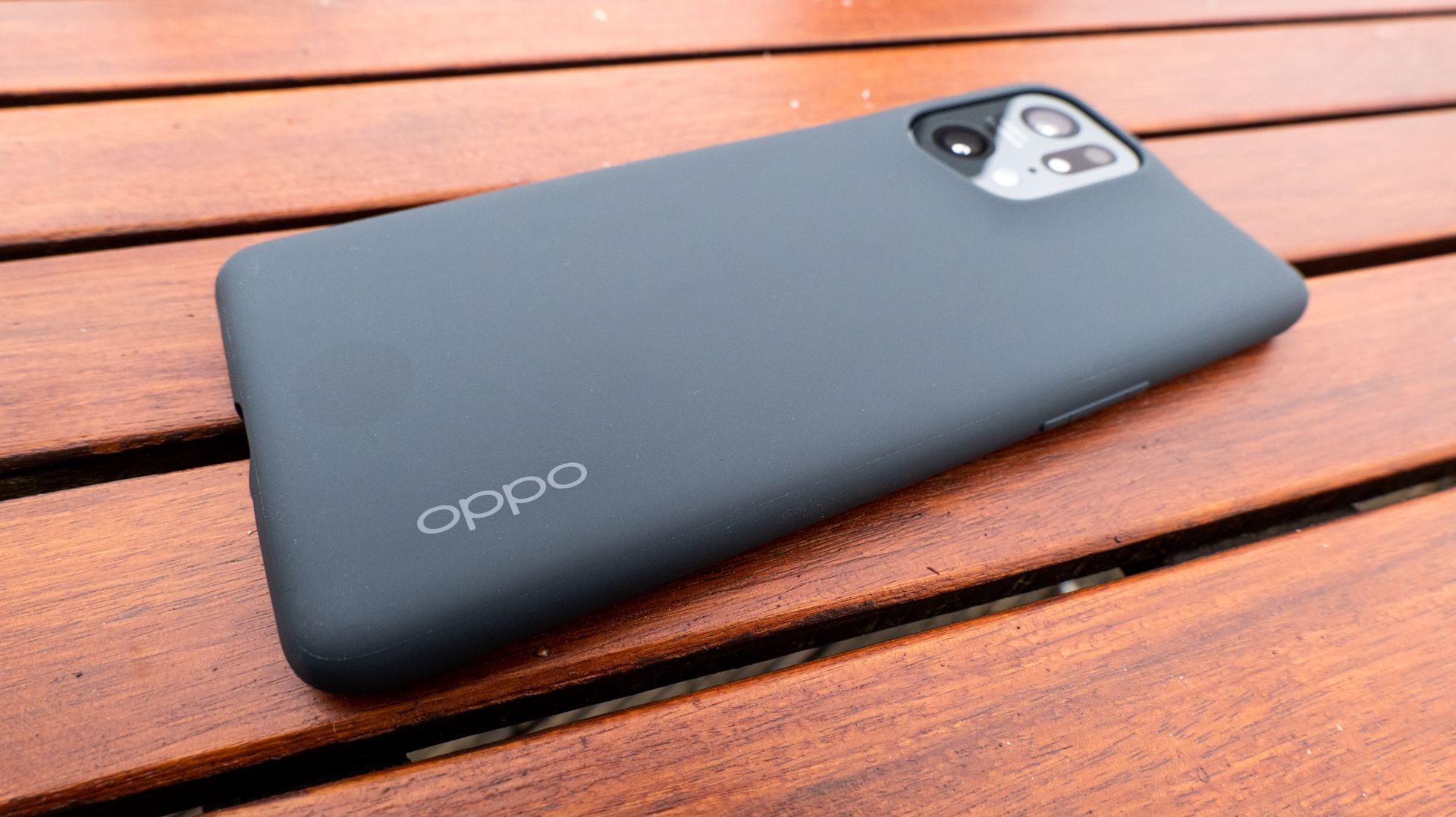 oppo find x5 pro photos - included case