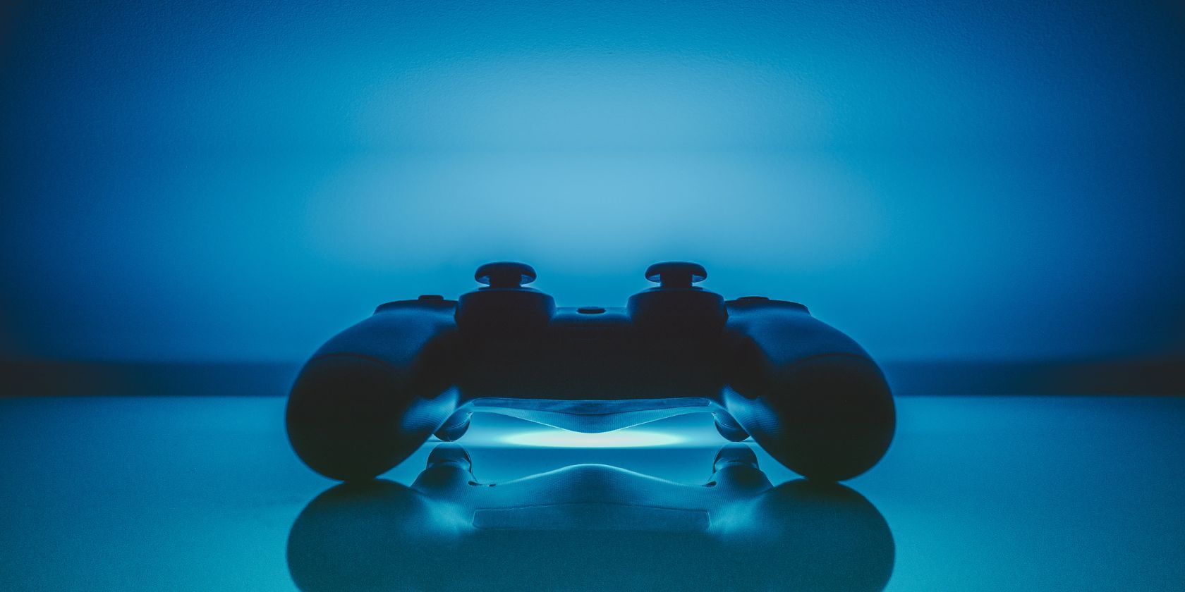 Sony Dualshock 4 noir sur une table