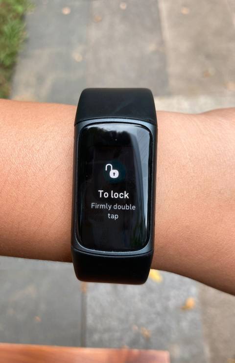 Fitbit water lock activation double tap screen close-up