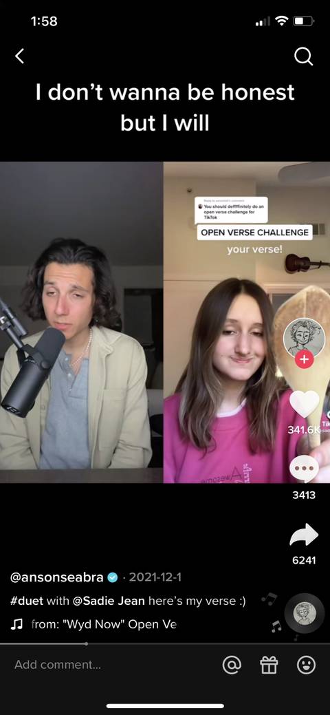 TikTok 上两位歌手合唱的截图