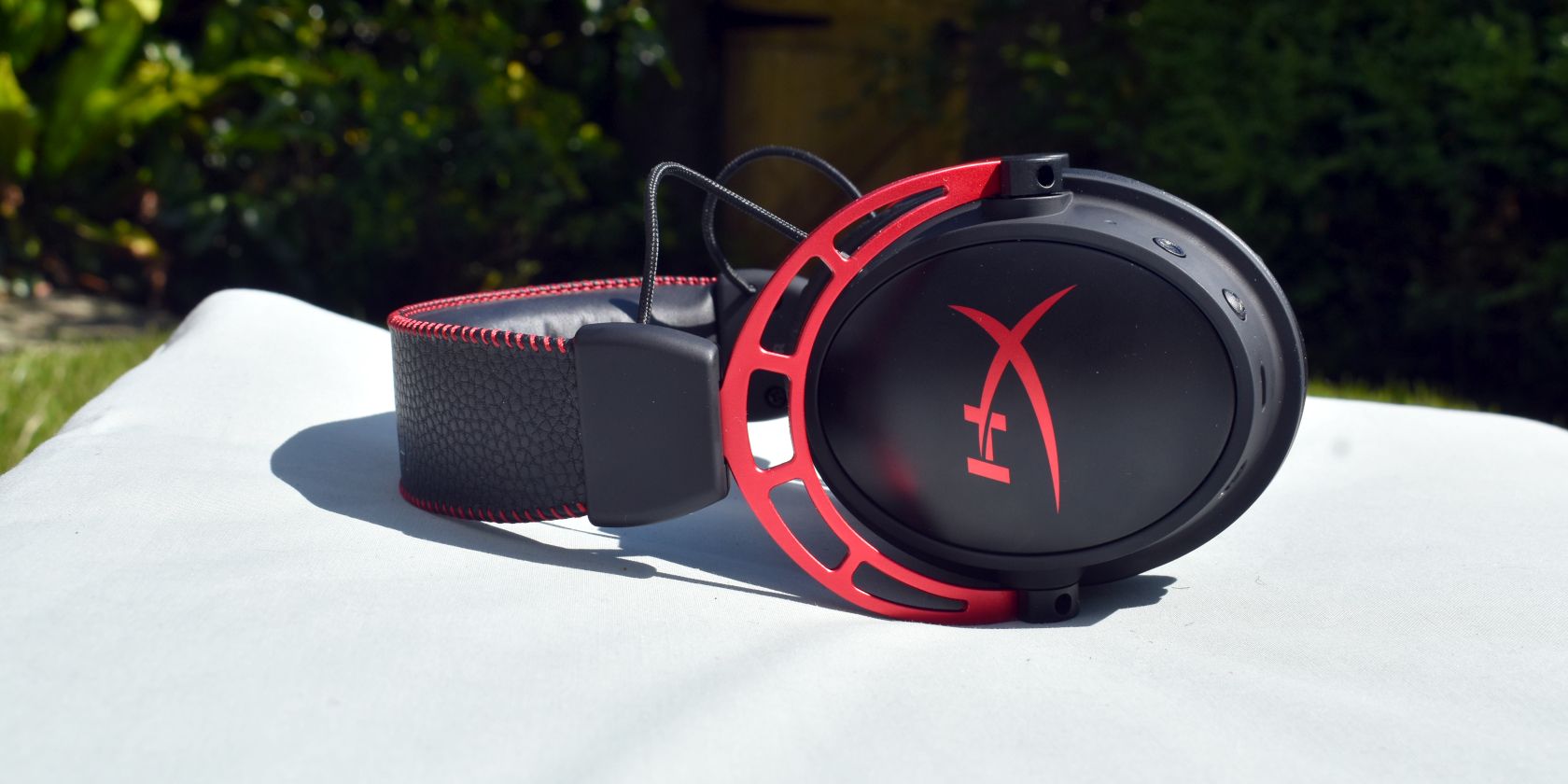 HyperX Cloud Alpha Wireless Review: A Gaming Headset With Mysterious  Battery Life