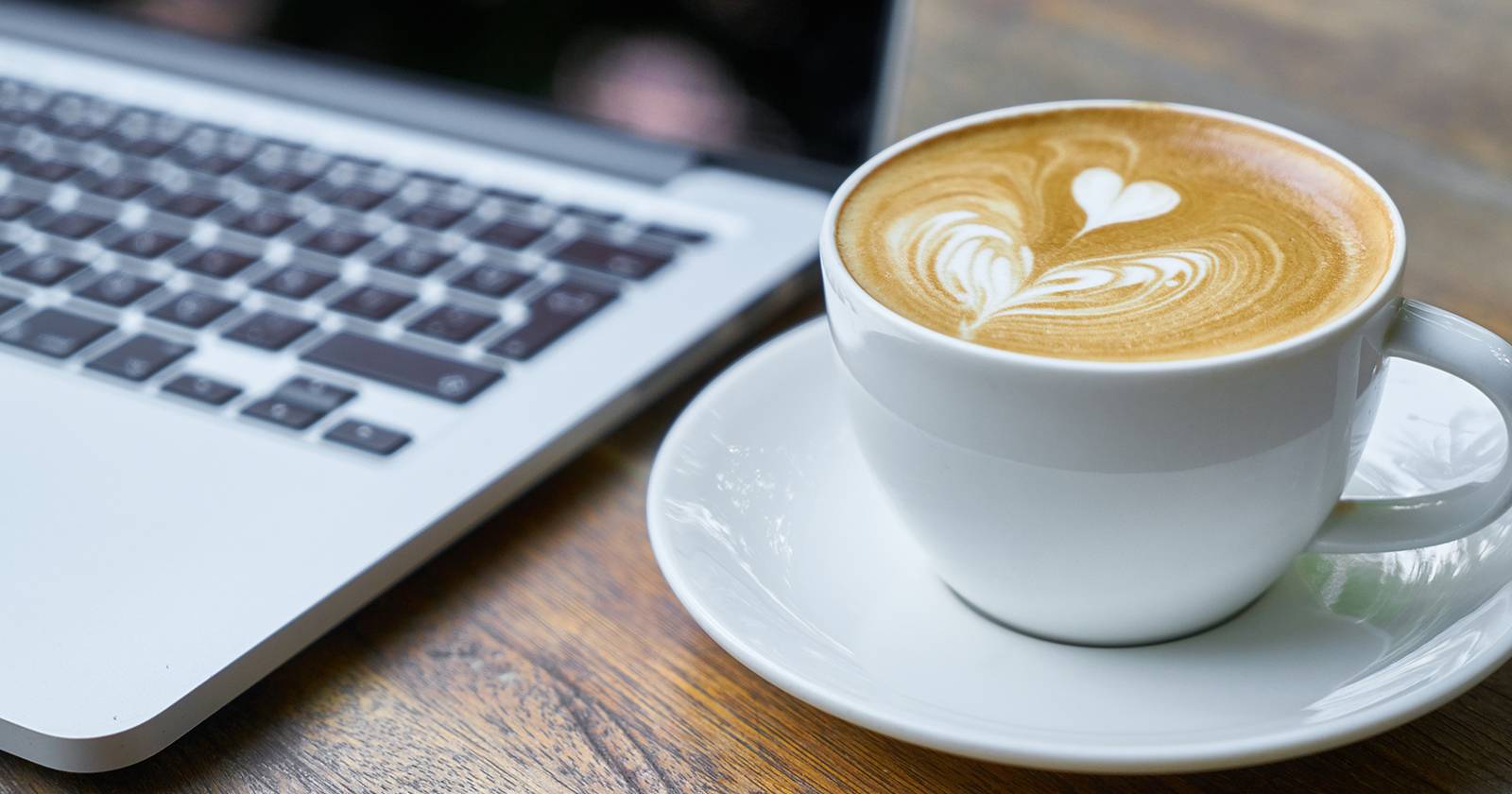 5 Digital Nomad Tips for Working and Traveling With a MacBook