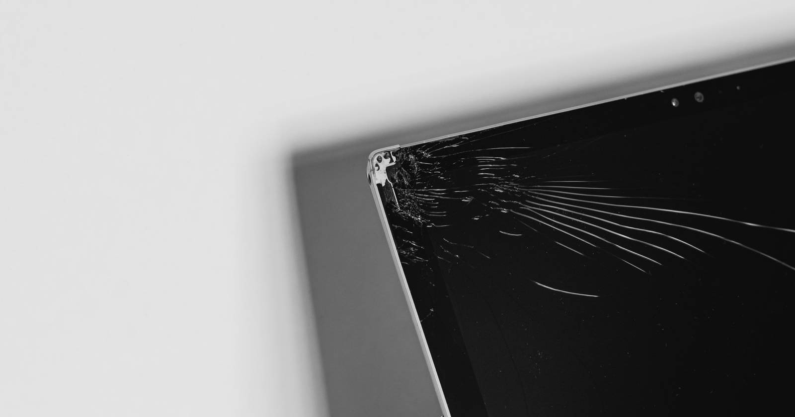 6 DIY Projects to Turn a Broken Monitor Into Something New