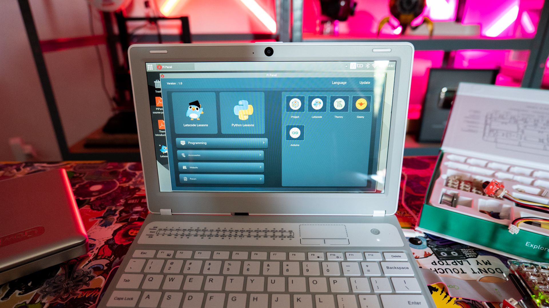 crowpi L pi laptop - screen detail wider