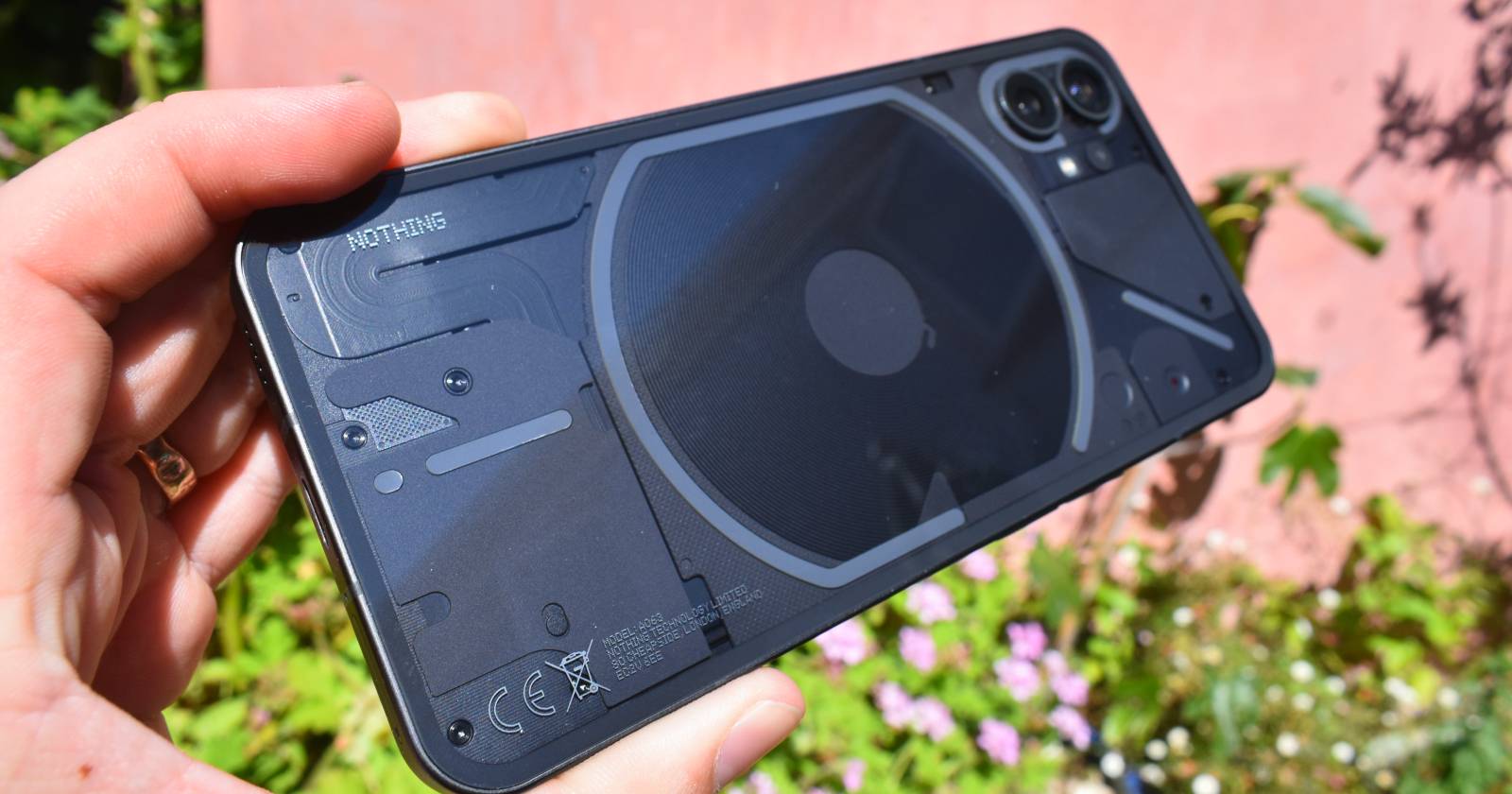 Nothing Phone (1) Review: LED Glyphs Are Cool but Not Killer