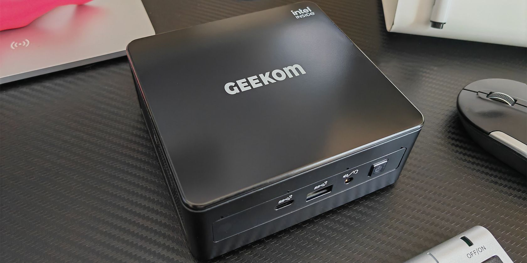Geekom IT8 mini pc top view