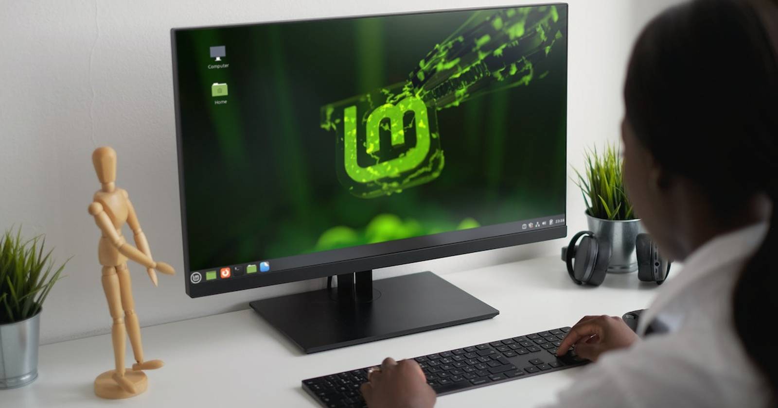 How to Use Workspaces and Hot Corners in Linux Mint to Boost Productivity