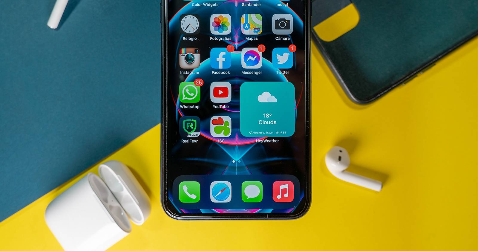 People Using Ios 6 Reasons Why People Prefer iOS to Android