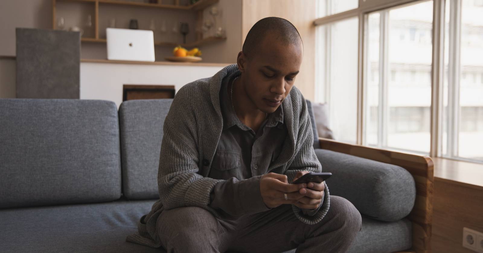 6 Tricks to Spend Less Time on Your Smartphone and Boost Your Productivity