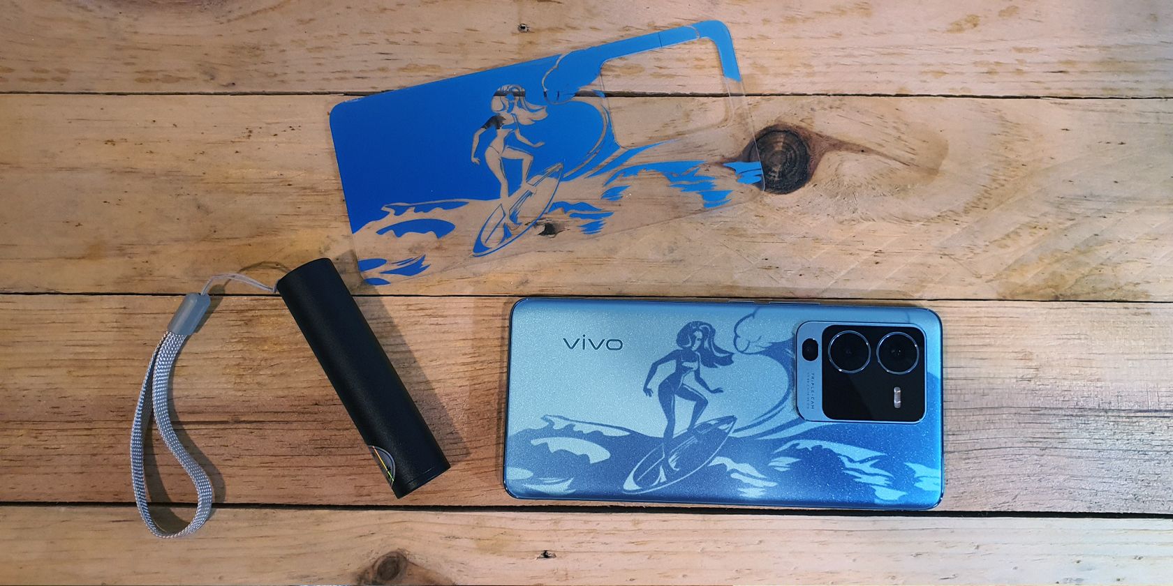 پوشش پشت vivo V25 Pro هنگام قرار گرفتن در معرض نور UV