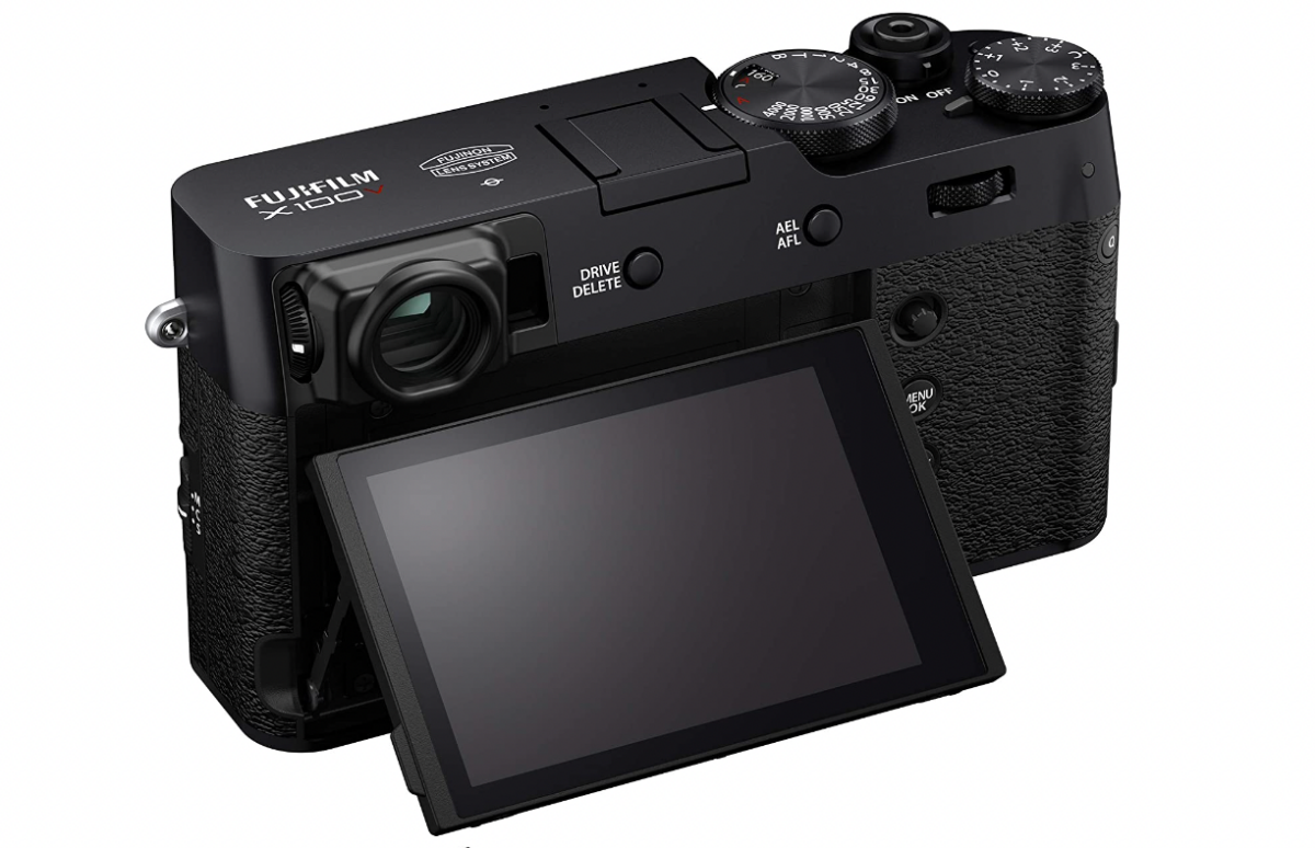 عکس پشتی Fujifilm X100V مشکی با صفحه نمایش کج شده