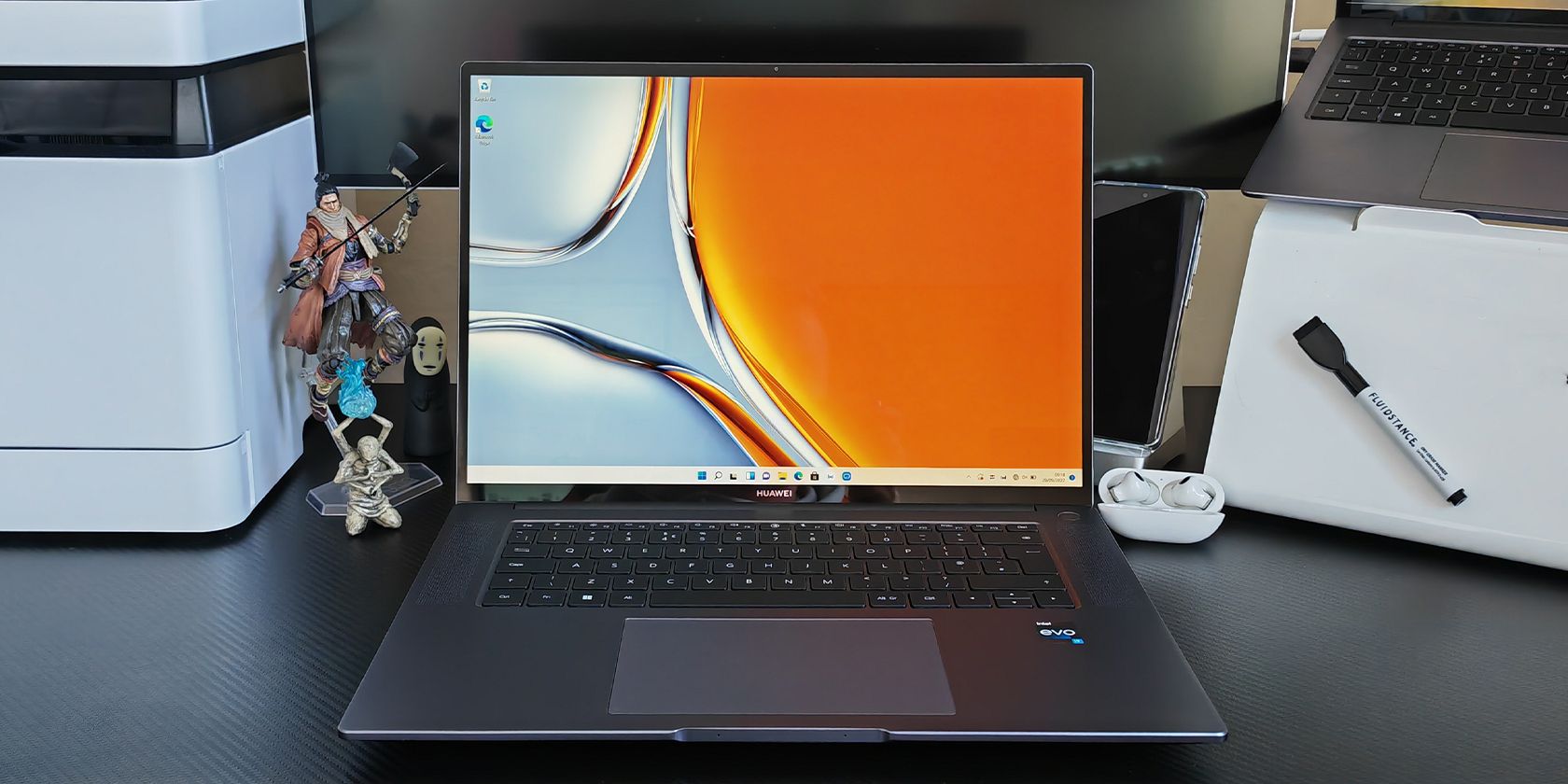 صفحه نمایش Huawei MateBook 16s باز است