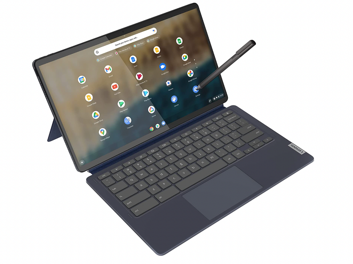 عکس هوایی از Lenovo IdeaPad Duet 5 Chromebook با صفحه نمایش روی پایه آن و قلم استایلوس که صفحه را لمس می کند