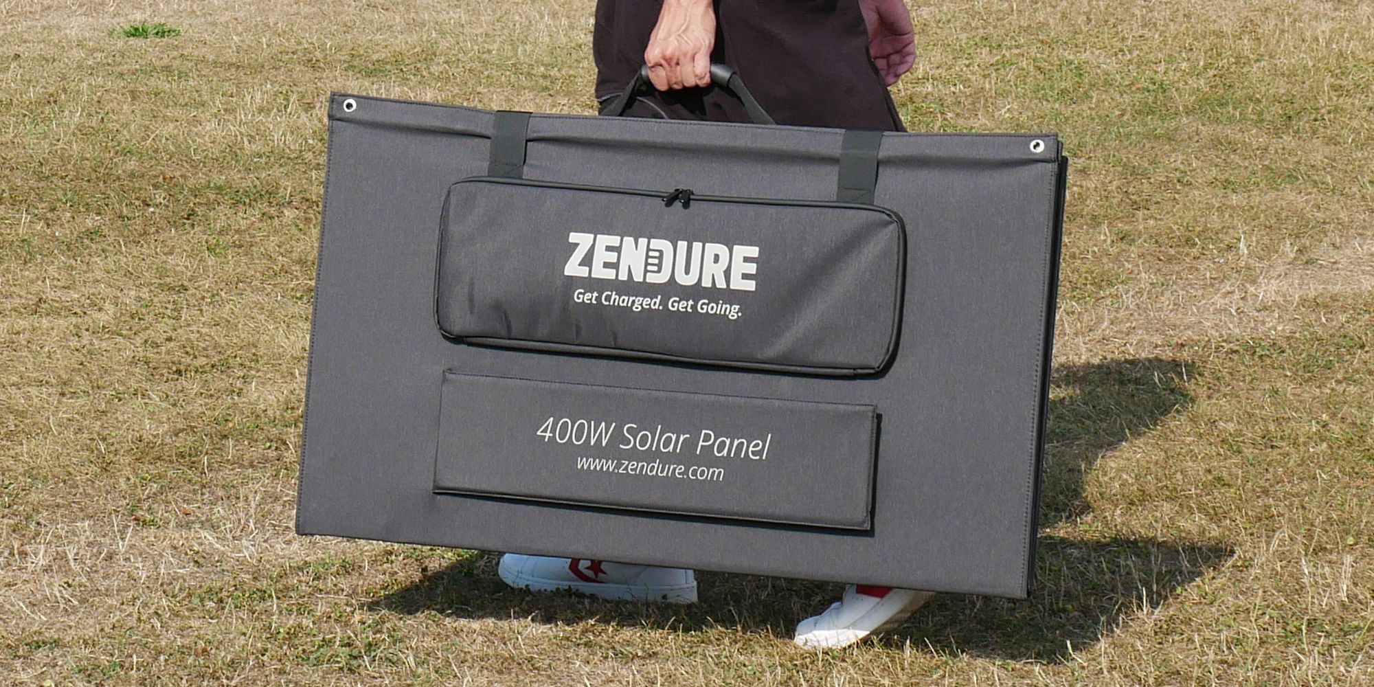 Zendure 400W Solar Panel Man Carrying Portable Solar Panel in Left Hand