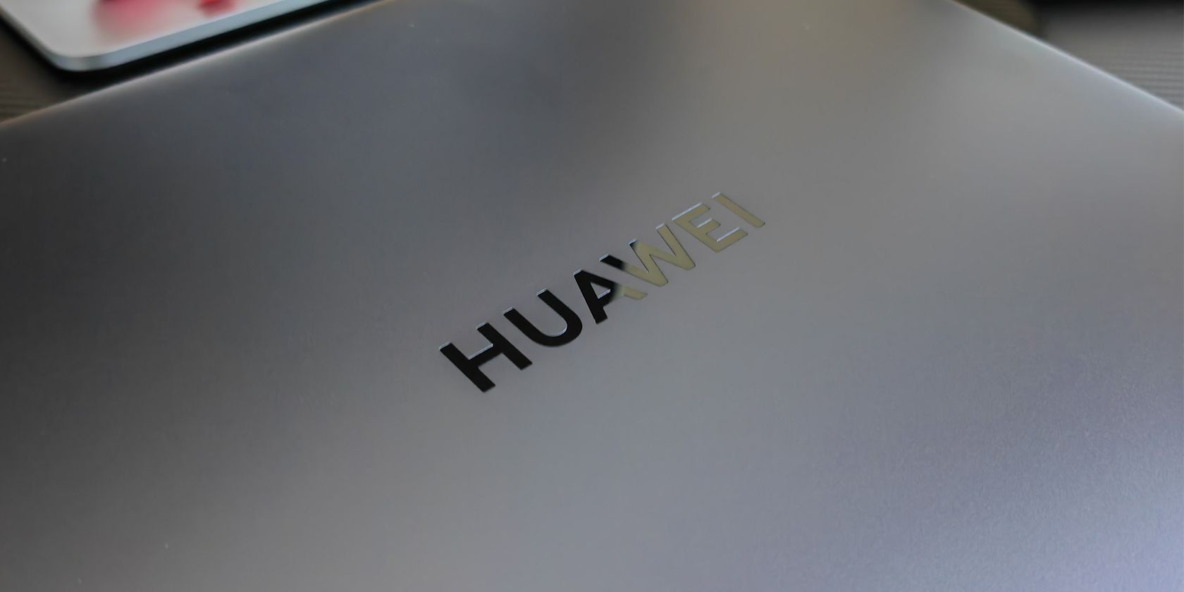 لوگوی huawei matebook X pro نسل دوازدهم جلو