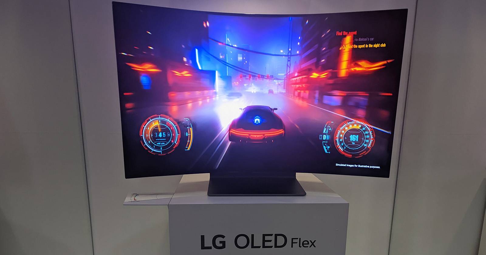 Should You Buy a Curved or Straight Display? Soon It Won’t Matter