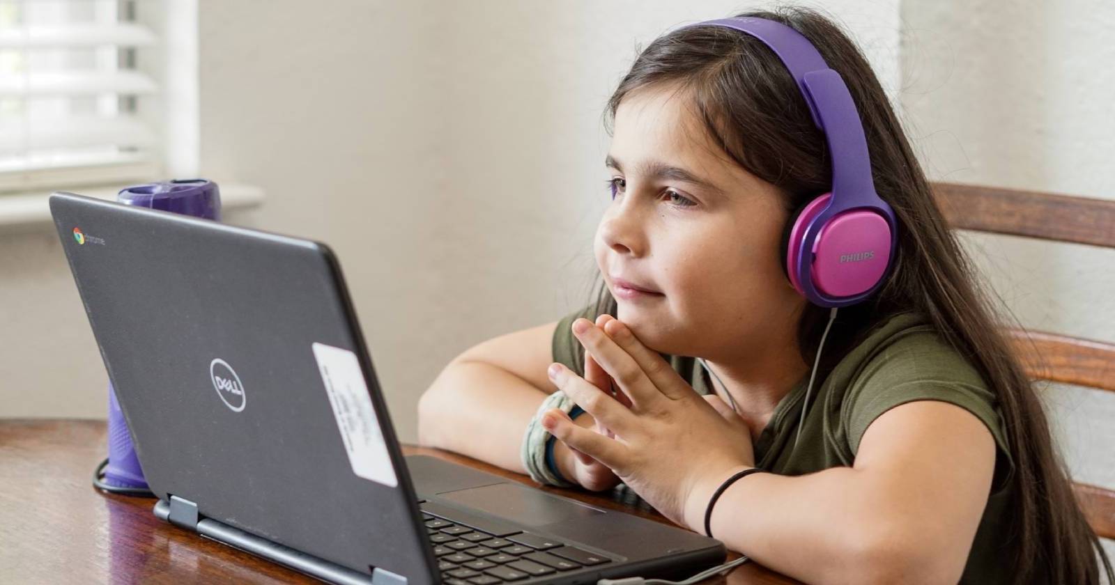 Child Using Computer Safely 5 Sites to Teach Children How to Use the Internet Safely, for Kids and ...