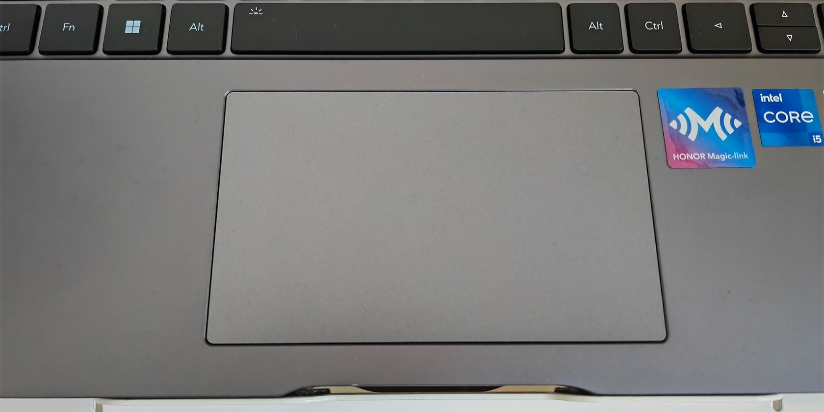 Honor-Magicbook-14-2022-touchpad-1