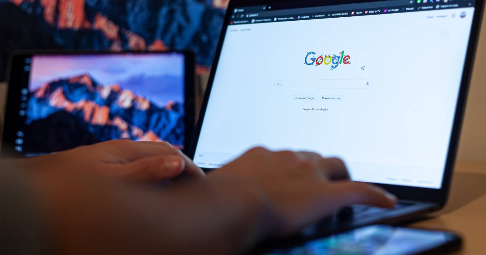 Person Using Google Image What Chrome Users Can Do When Google Ends Support for Windows 7 and 8.1