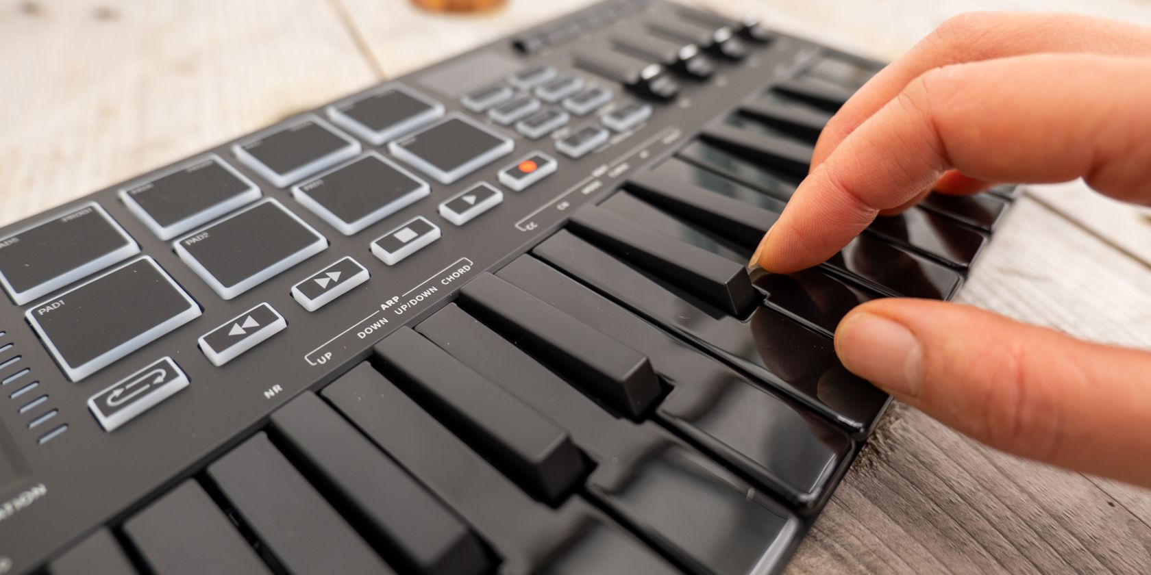 DONNER MIDI KEYBOARD DMK25 PRO MIDIキーボード Amazon.com: Donner DMK25 Pro MIDI Keyboard Controller, 25