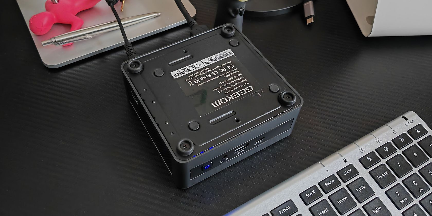 geekom mini it11 pc underside panel