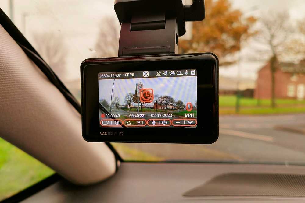 Dedicated dashcams like the Vantrue E3 are built to handle dashboard heat