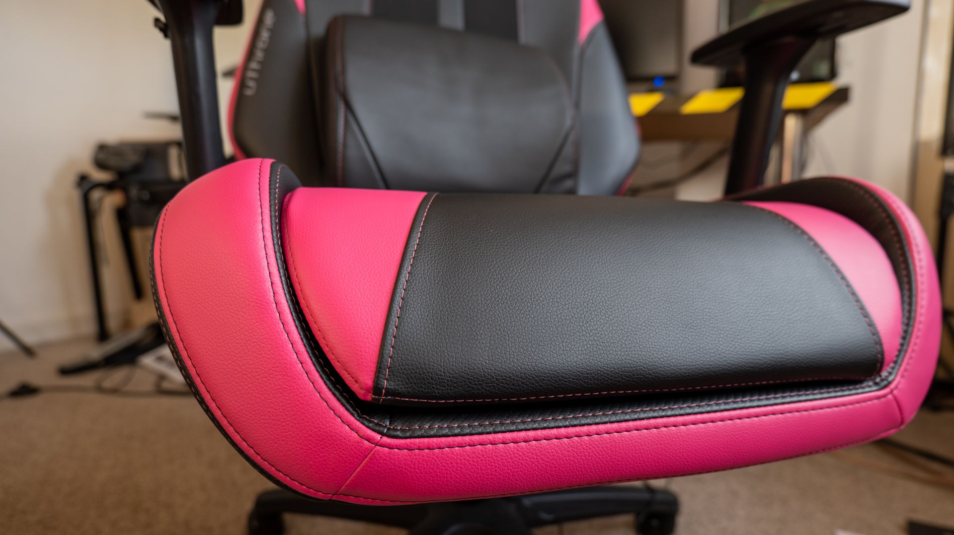 uthrone massage gaming chair- chair seat detail