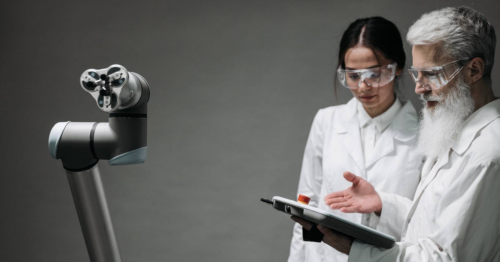 8 Key Job Responsibilities of an AI Analyst