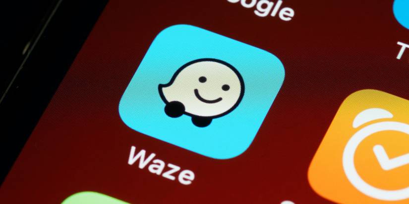 Google Maps vs. Apple Maps vs. Waze: Which Is Best? [Poll]