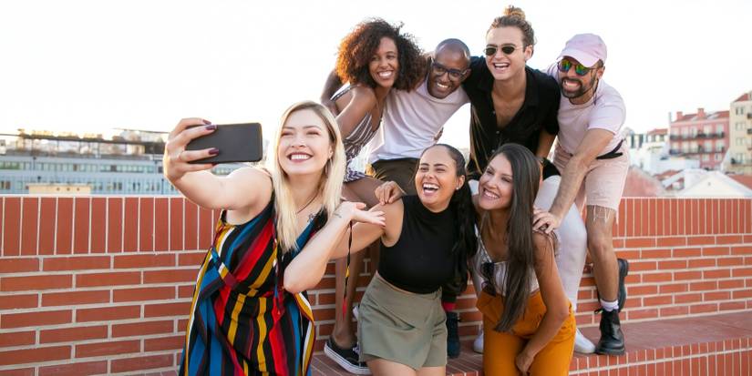 7 Ways Social Media Brings People Together