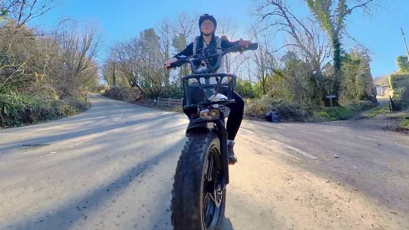 Himiway Escape Pro: Stylish Fat Tire Ebike With Serious Moped Vibes