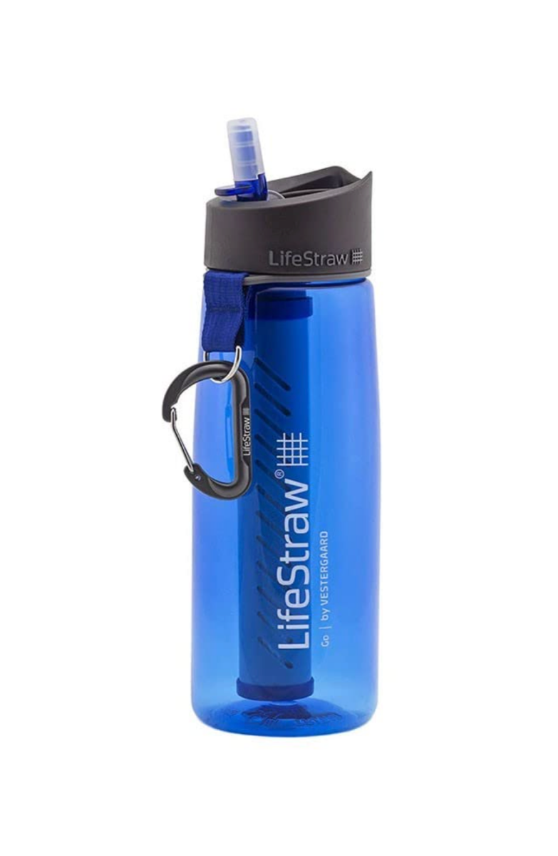 یک بطری فیلتر آب LifeStraw Go آبی