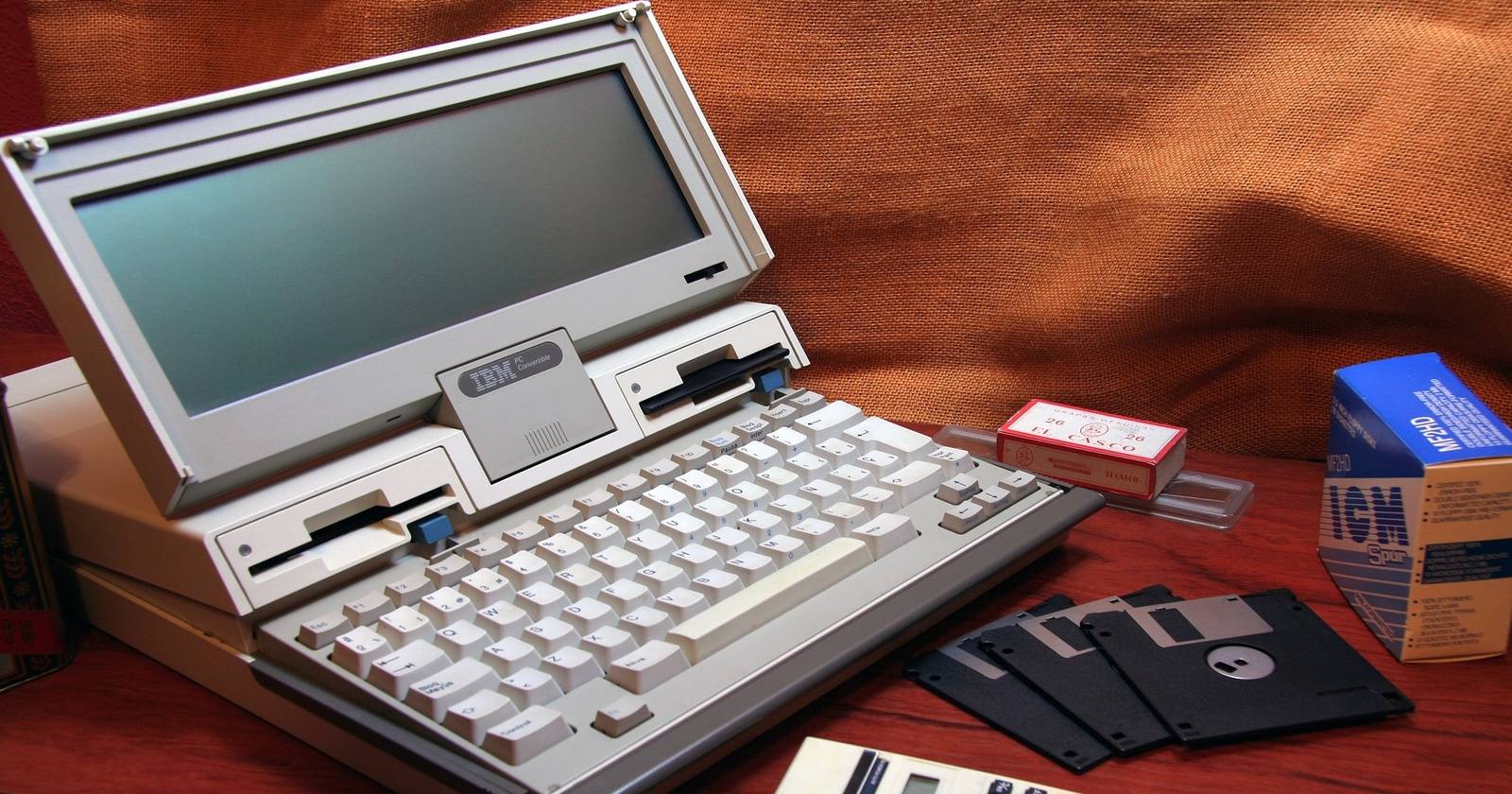 Who Invented the Laptop? 7 Early Portable Computers That Kickstarted ...