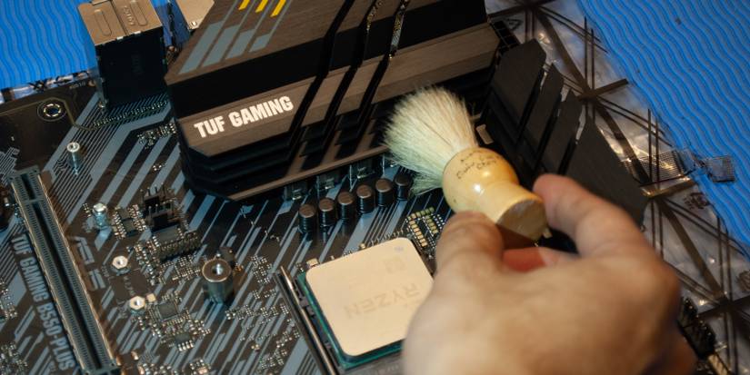 How to Clean Your PC's Motherboard - Eco Friendly Motherboard Dusting Methods