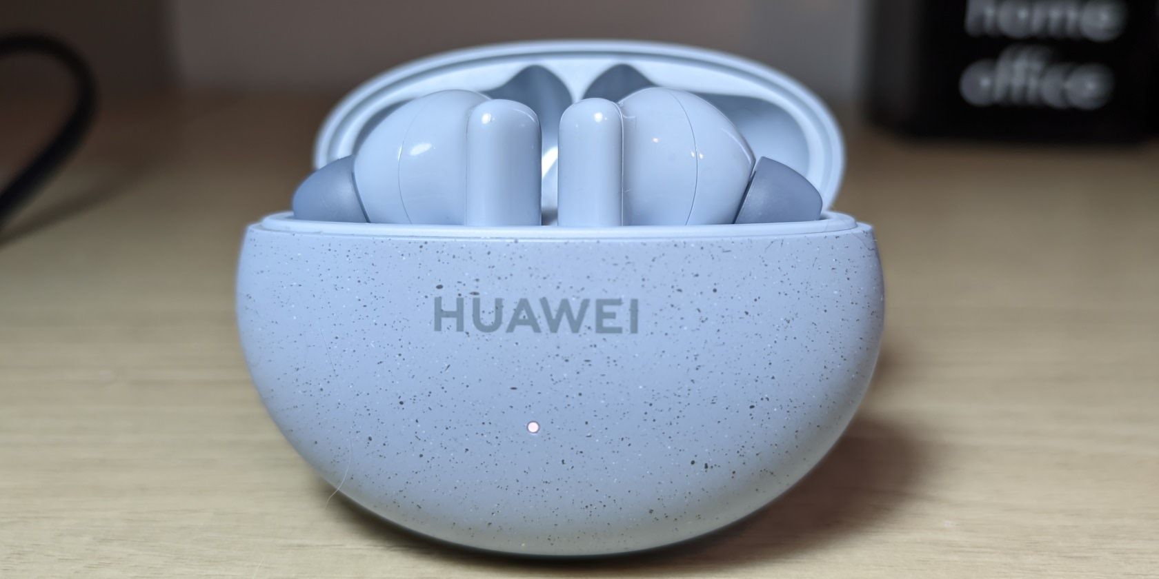 More live shots of Huawei FreeBuds 5 shows two beautiful colors