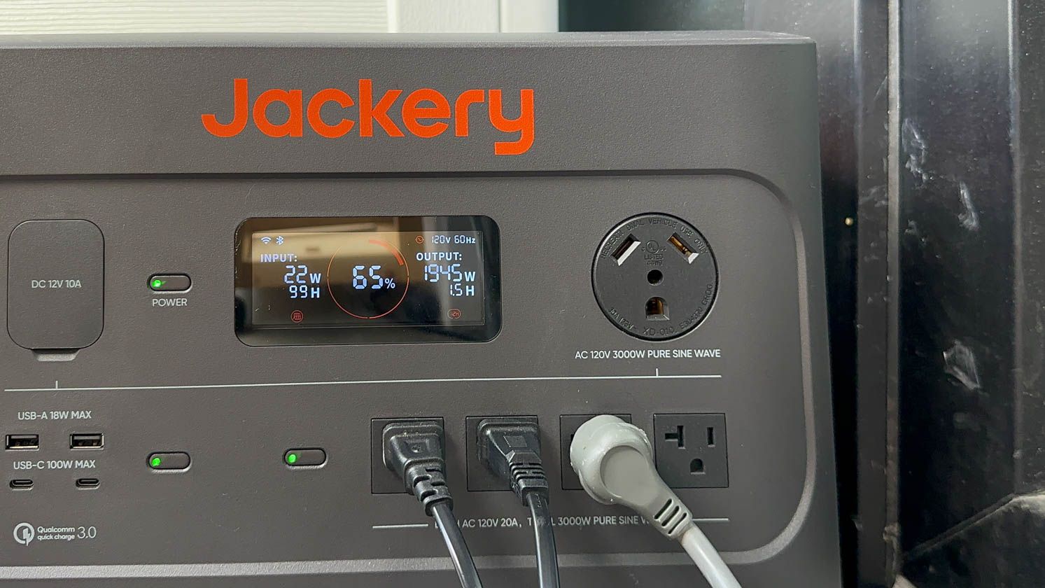 Jackery 3000-Watt Output/6000W Peak Portable Power Station